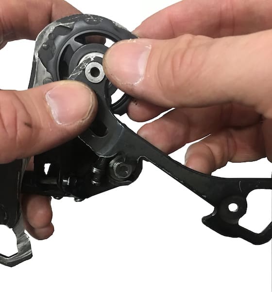 How to change your derailleur pulleys?