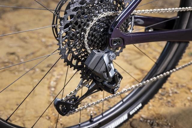 2023 Giant Revolt X Advanced Pro