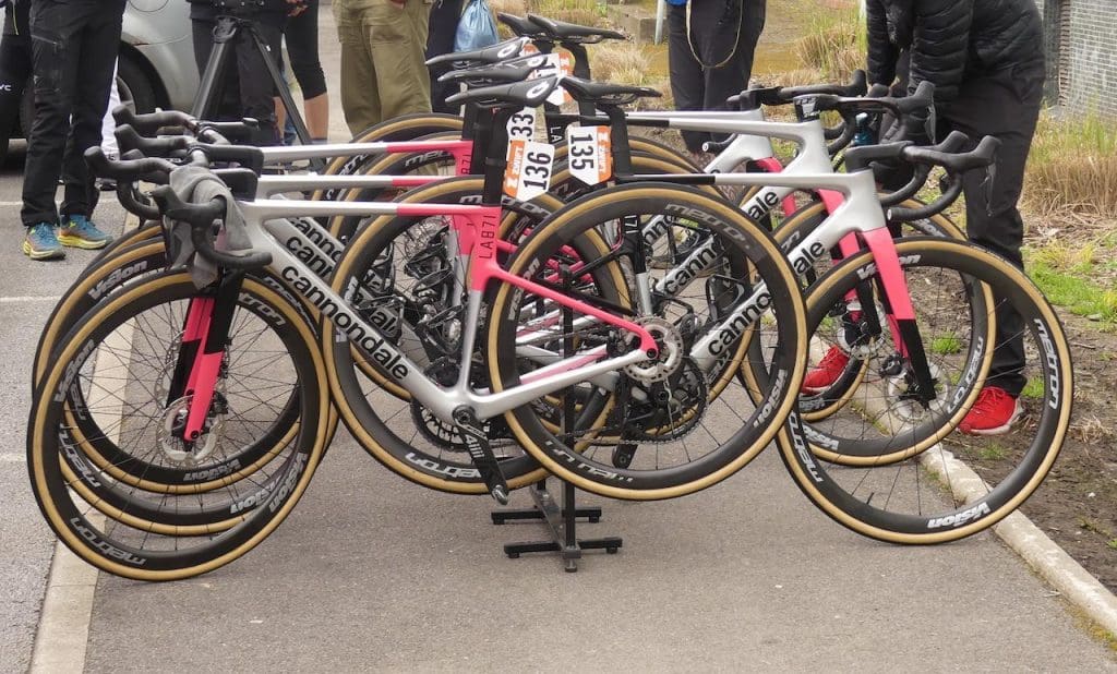 2023 Paris-Roubaix Femmes avec Zwift matériel et vélo