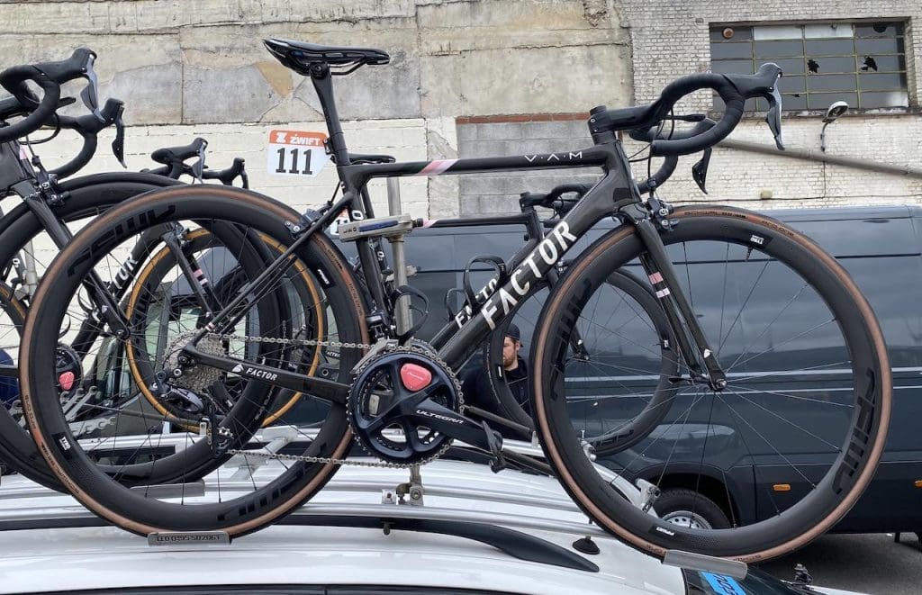 2023 Paris-Roubaix Femmes avec Zwift matériel et vélo