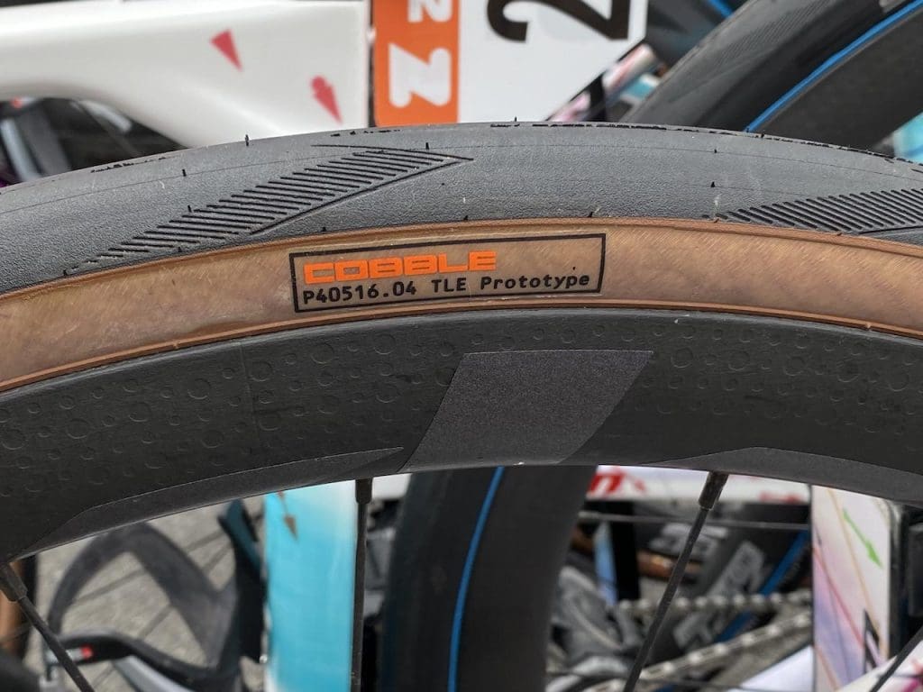 2023 Paris-Roubaix Femmes avec Zwift matériel et vélo