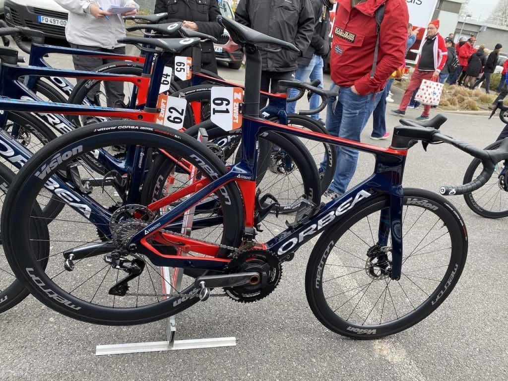 2023 Paris-Roubaix Femmes avec Zwift matériel et vélo