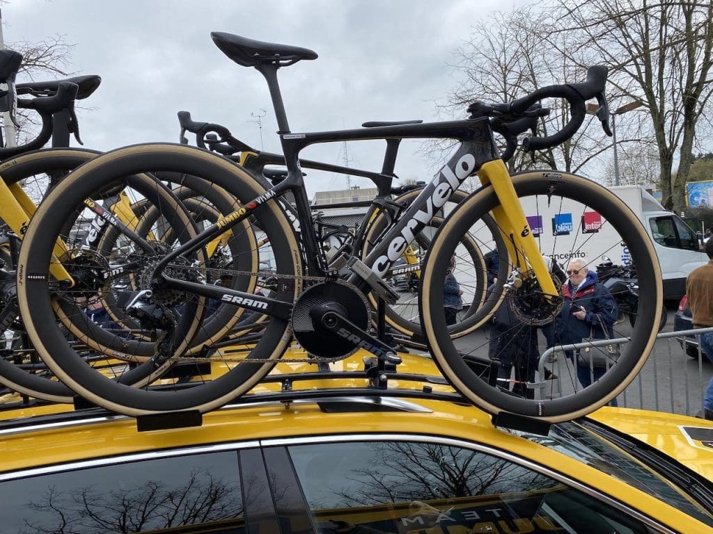 2023 Paris-Roubaix Femmes avec Zwift matériel et vélo2023 Paris-Roubaix Femmes avec Zwift matériel et vélo