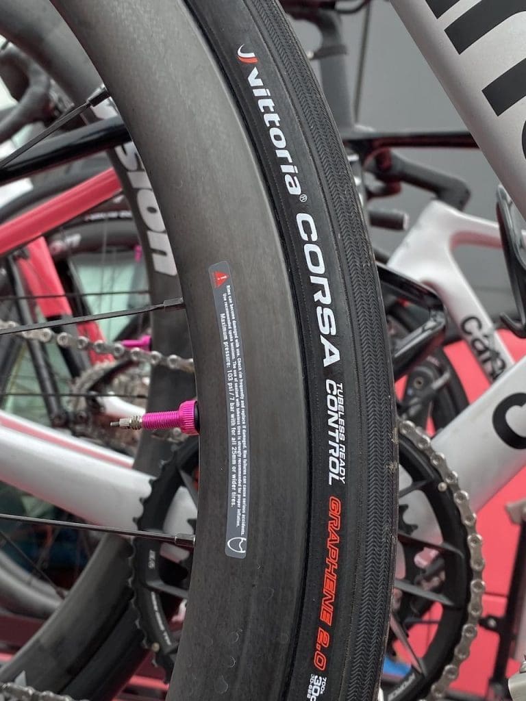 2023 Paris-Roubaix Femmes avec Zwift matériel et vélo