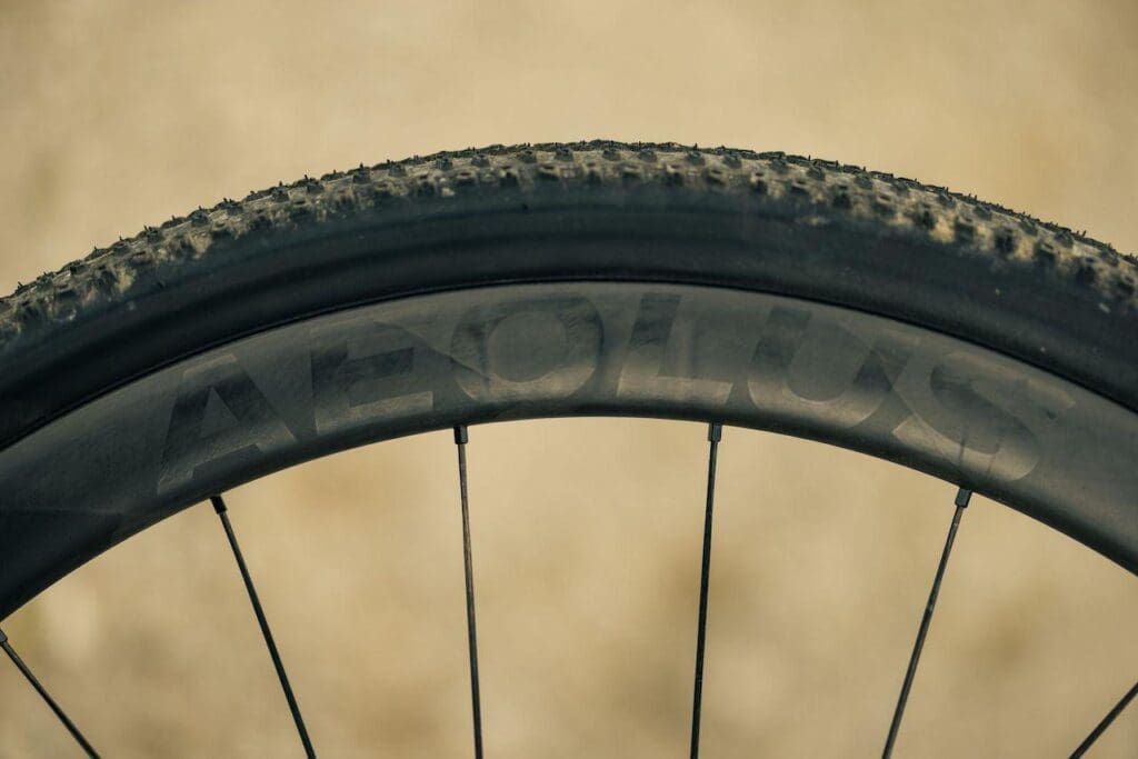 2024 roues Bontrager Aeolus Pro