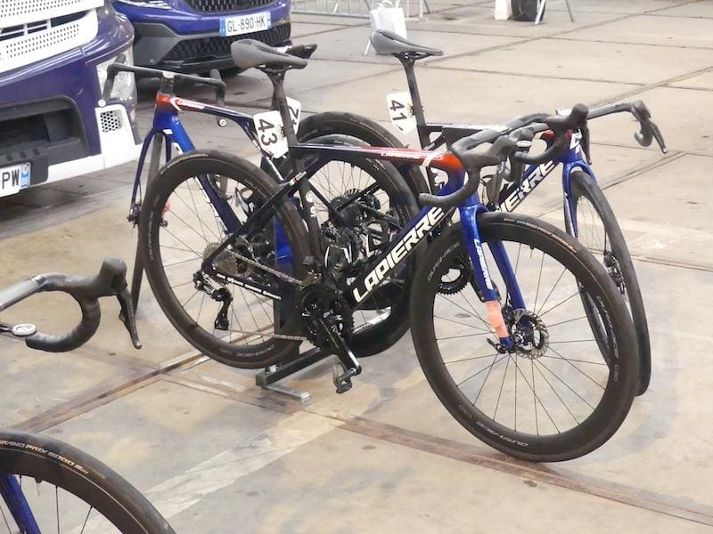 2024 vélos et matériel du Omloop Het Nieuwsblad