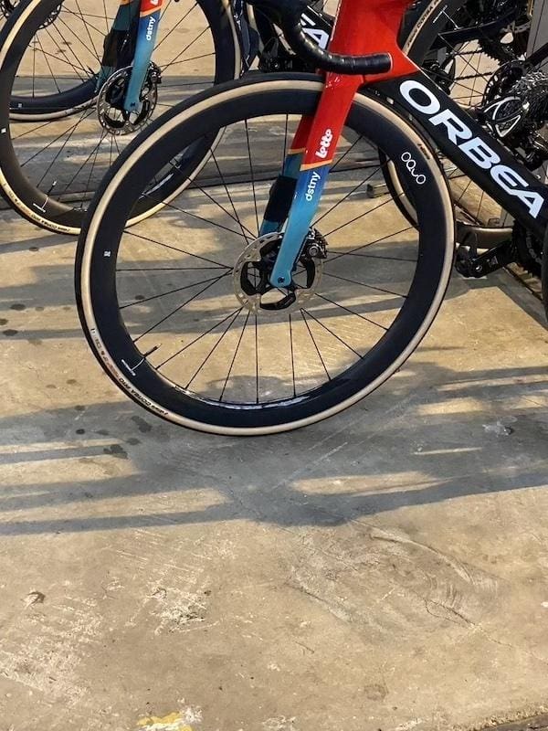 2024 vélos et matériel du Omloop Het Nieuwsblad