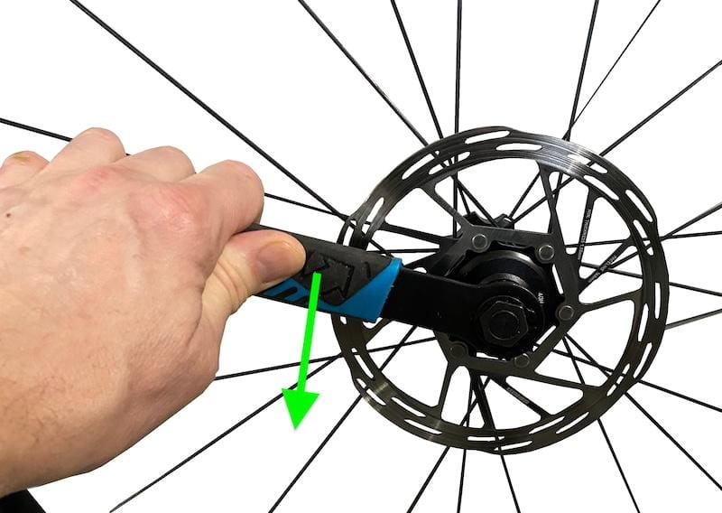 Démonter et contrôler les rotors de freins à disque des groupes Sram AXS