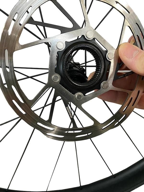 Démonter et contrôler les rotors de freins à disque des groupes Sram AXS