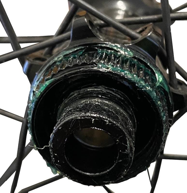 Démonter et contrôler les rotors de freins à disque des groupes Sram AXS