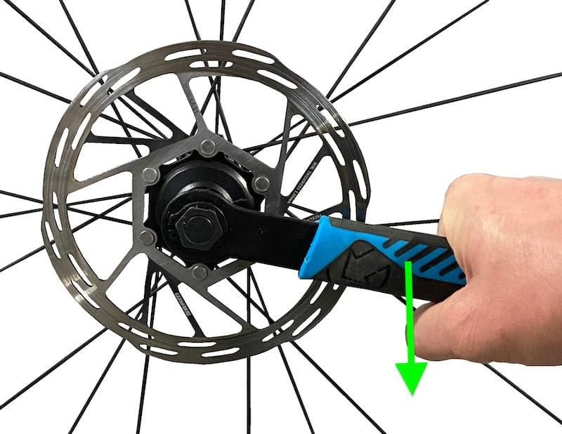 Démonter et contrôler les rotors de freins à disque des groupes Sram AXS