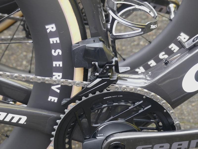 Les v&eacute;los et mat&eacute;riel des coureurs pros sur Paris-Nice 2024