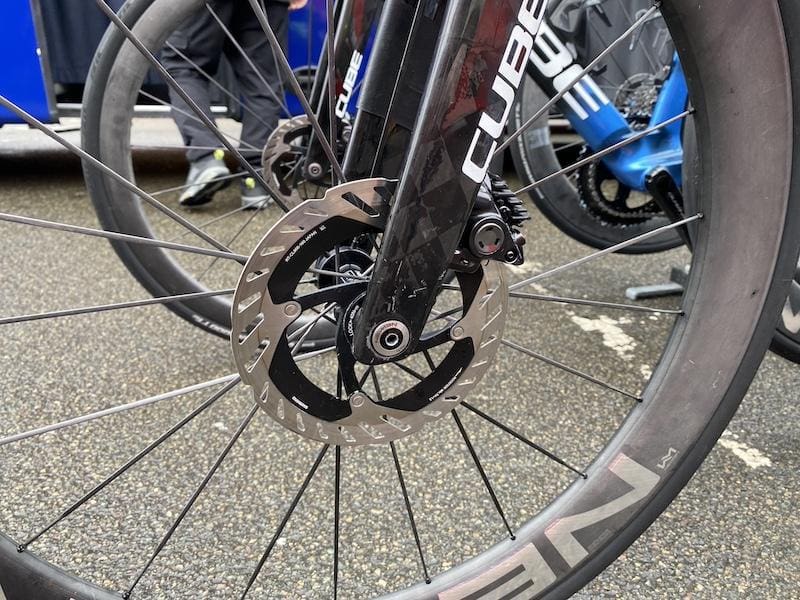 Les vélos et matériel des coureurs pros sur Paris-Nice 2024