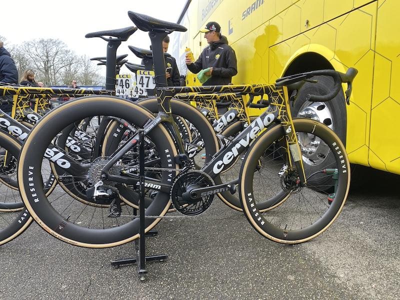 Les vélos et matériel des coureurs pros sur Paris-Nice 2024