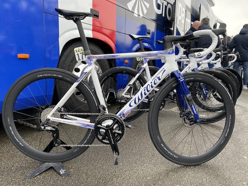 Les vélos et matériel des coureurs pros sur Paris-Nice 2024
