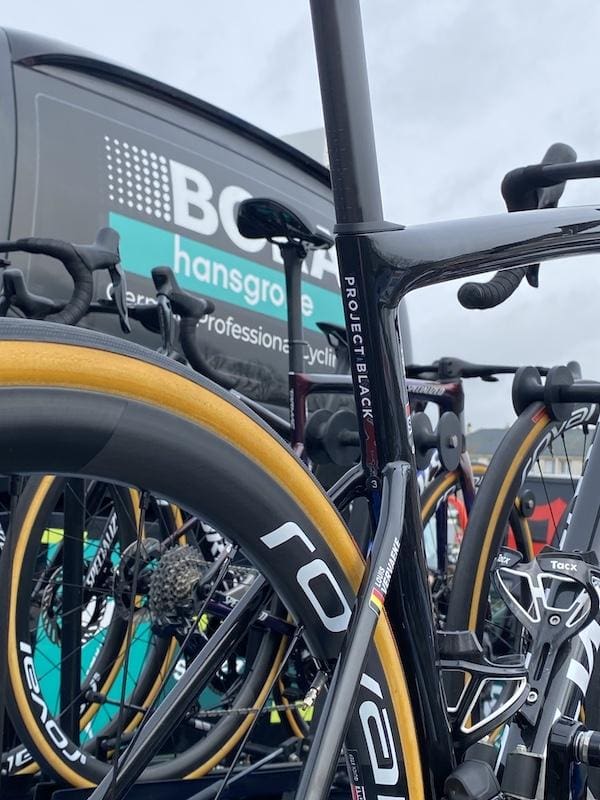 Les vélos et matériel des coureurs pros sur Paris-Nice 2024