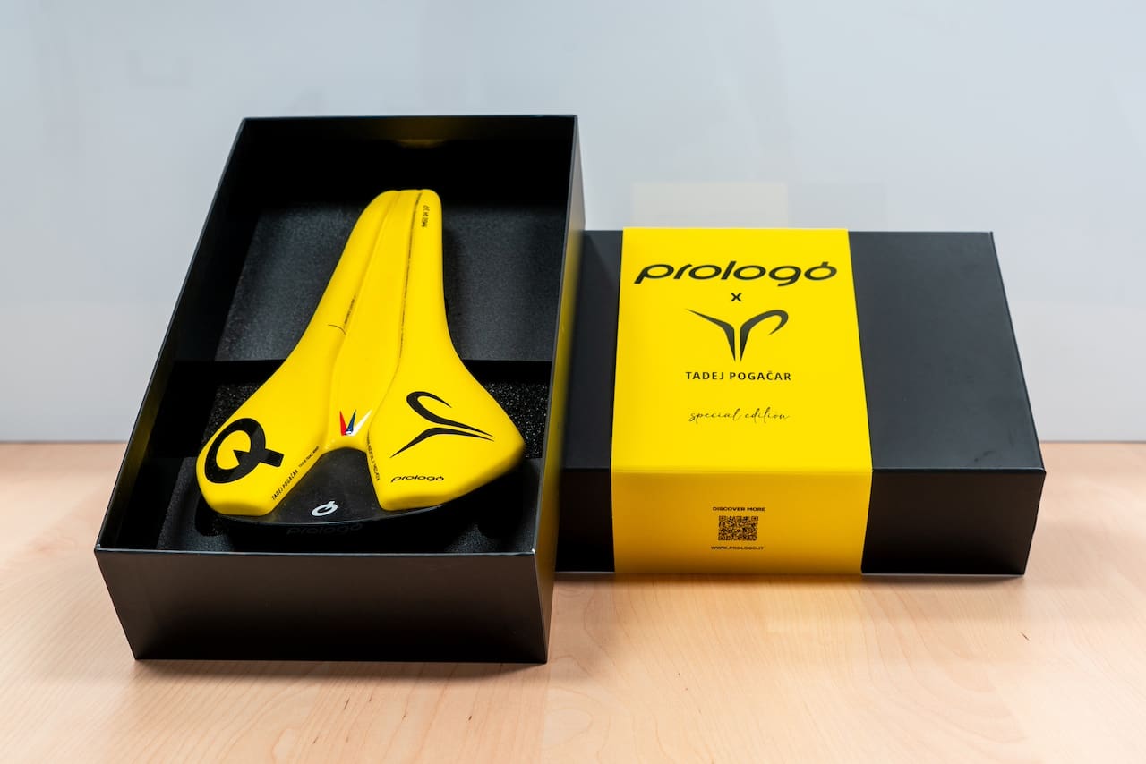 Selle Prologo Nago R4 147 Tadej Pogačar Special Edition en Jaunepour le Tour, en rose pour le Giro