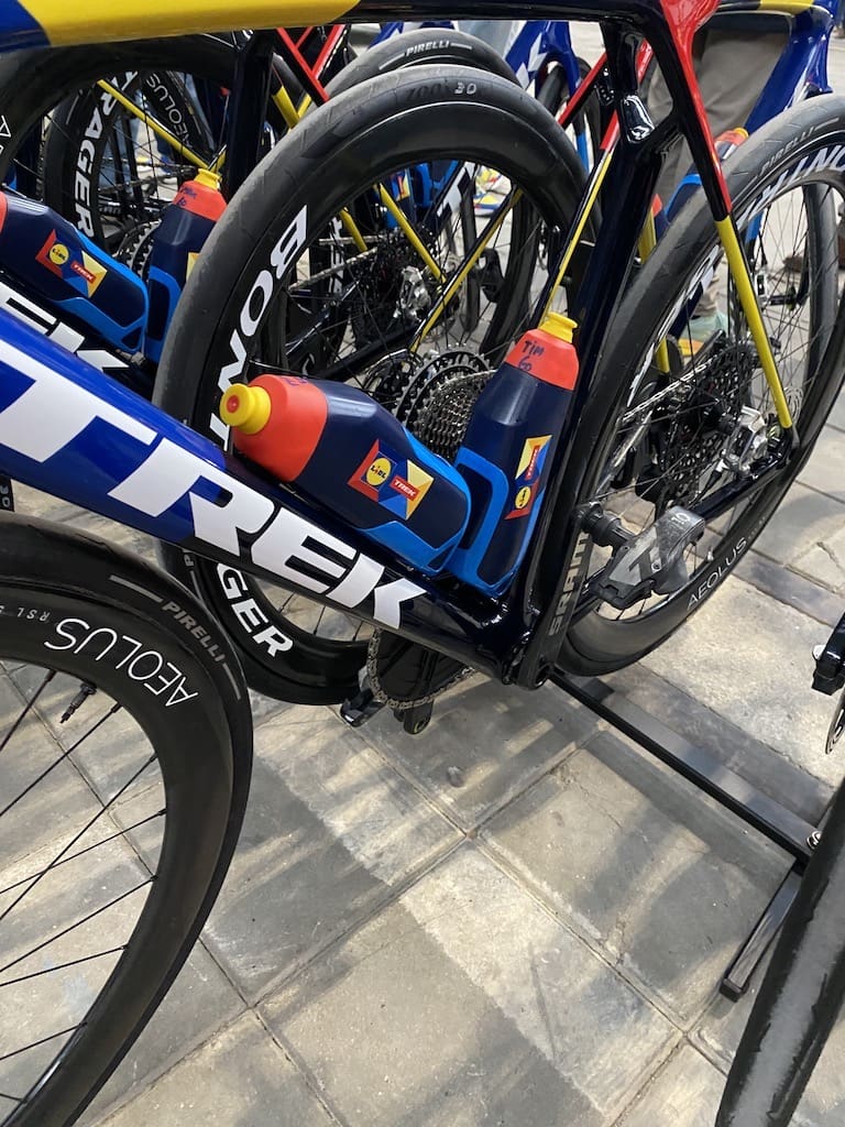 Les vélos et matériel du Omloop Het Nieuwsbald 2025