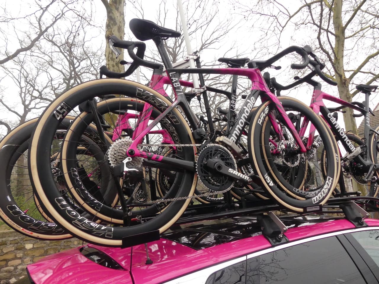V&eacute;los et mat&eacute;riel de Paris-Nice 2026