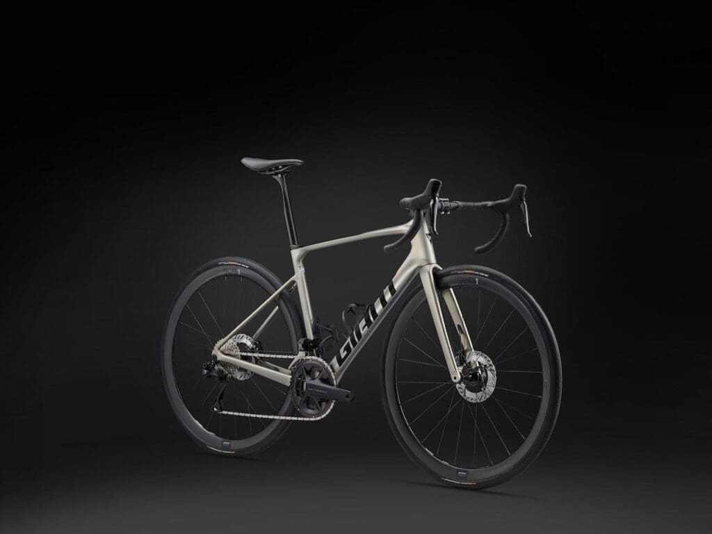 2024 vélo Giant Defy Advanced SL