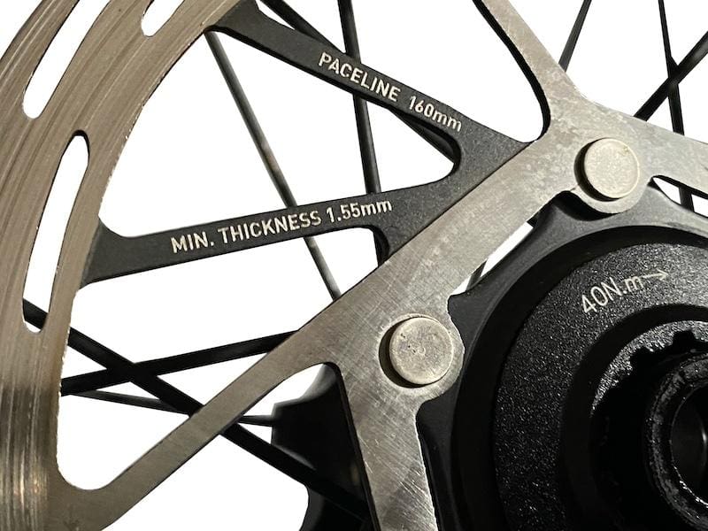 Démonter et contrôler les rotors de freins à disque des groupes Sram AXS