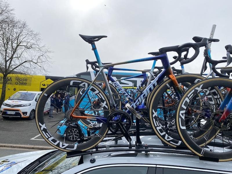 Les vélos et matériel des coureurs pros sur Paris-Nice 2024