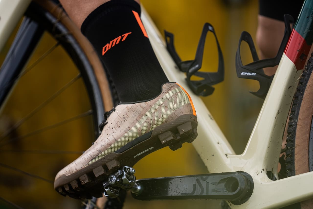 Chaussures gravel en liège DMT GK1